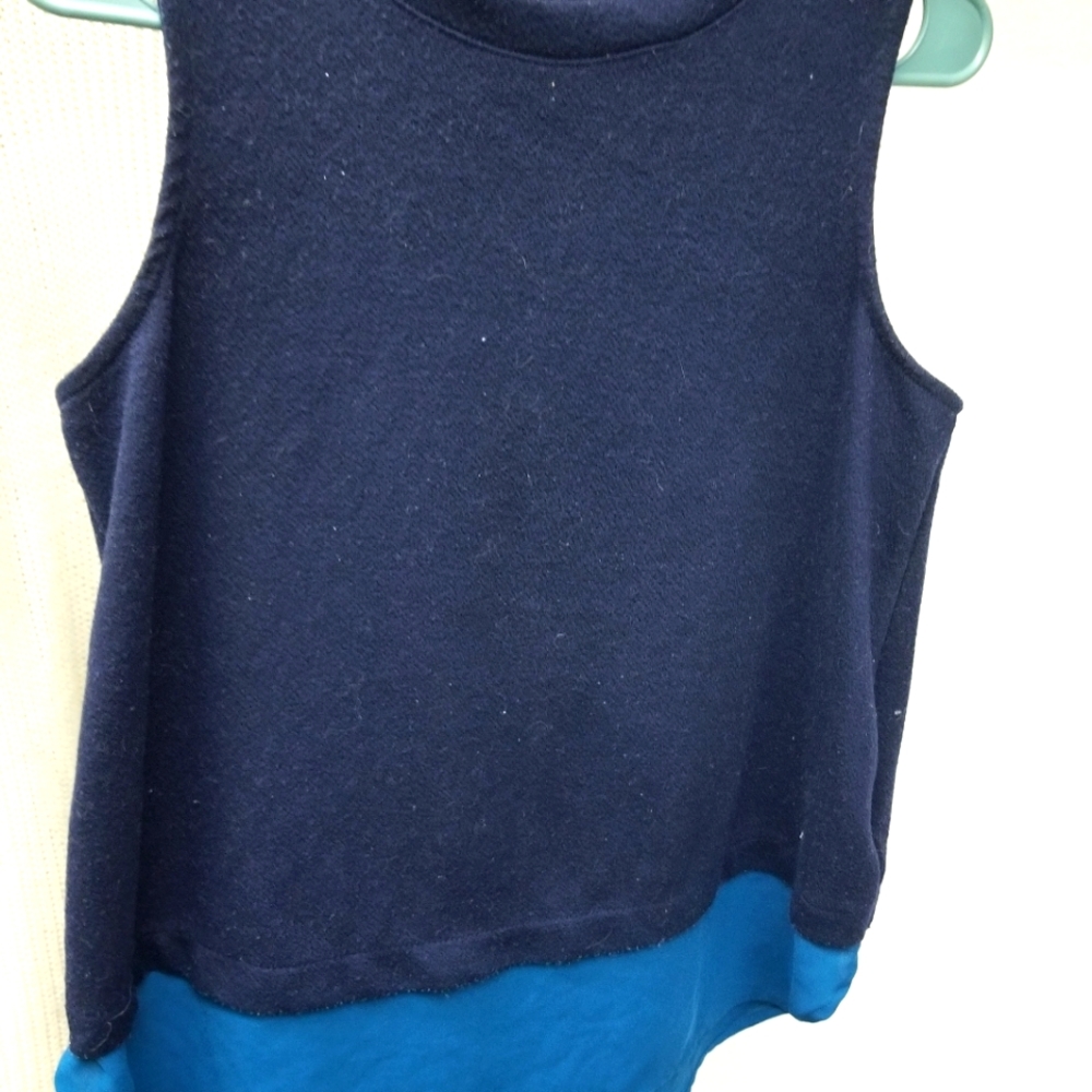 Apt 9 Top